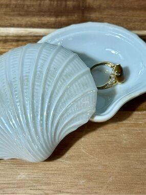 Vintage White Ceramic Shell Trinket Dish or Ring catchall